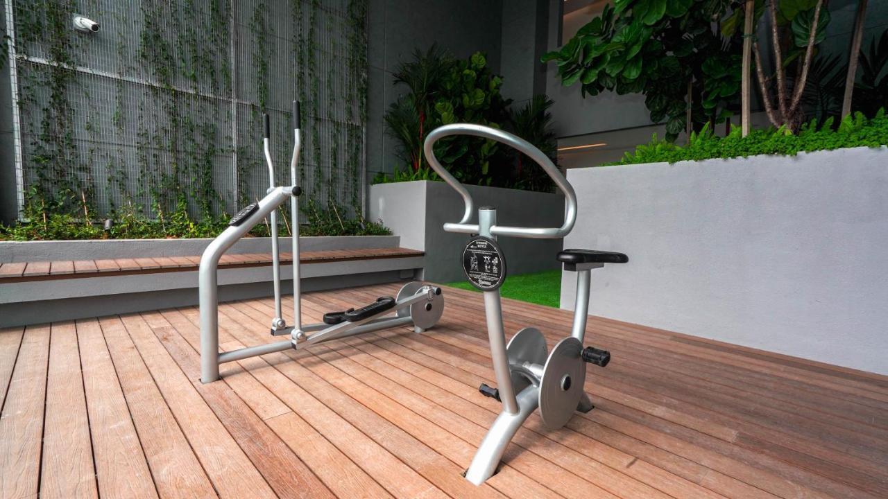 Ceylonz Suites By Mykey Kuala Lumpur Exterior foto Elliptical trainer and stationary bicycle