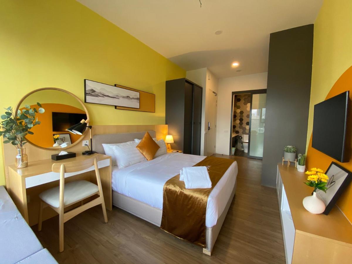 Ceylonz Suites By Mykey Kuala Lumpur Exterior foto A bedroom at the hotel