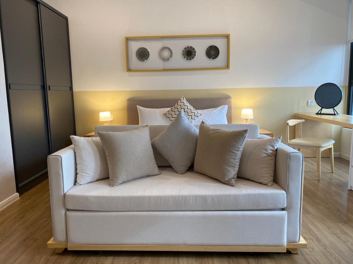 Ceylonz Suites By Mykey Kuala Lumpur Exterior foto A sofa bed