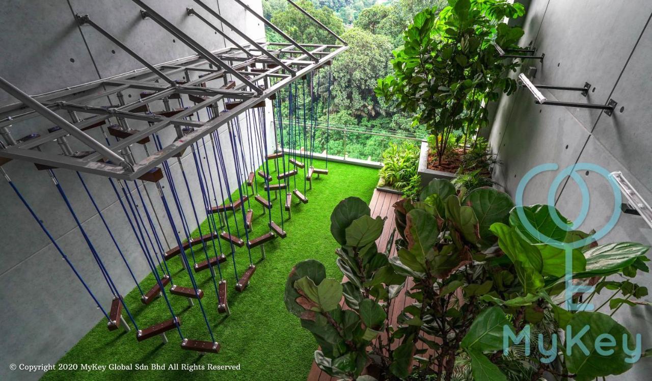 Ceylonz Suites By Mykey Kuala Lumpur Exterior foto The Skywalk