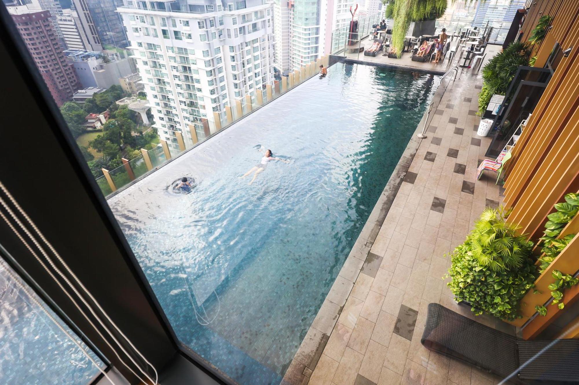 Ceylonz Suites By Mykey Kuala Lumpur Exterior foto Infinity pool at The Park, Kuala Lumpur
