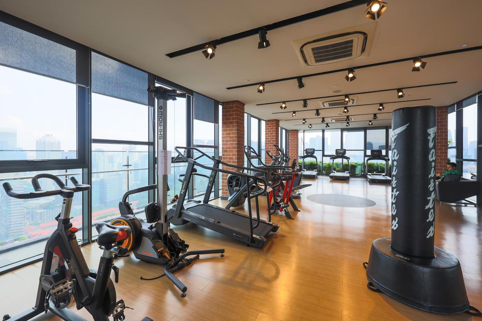 Ceylonz Suites By Mykey Kuala Lumpur Exterior foto A gym in a condominium