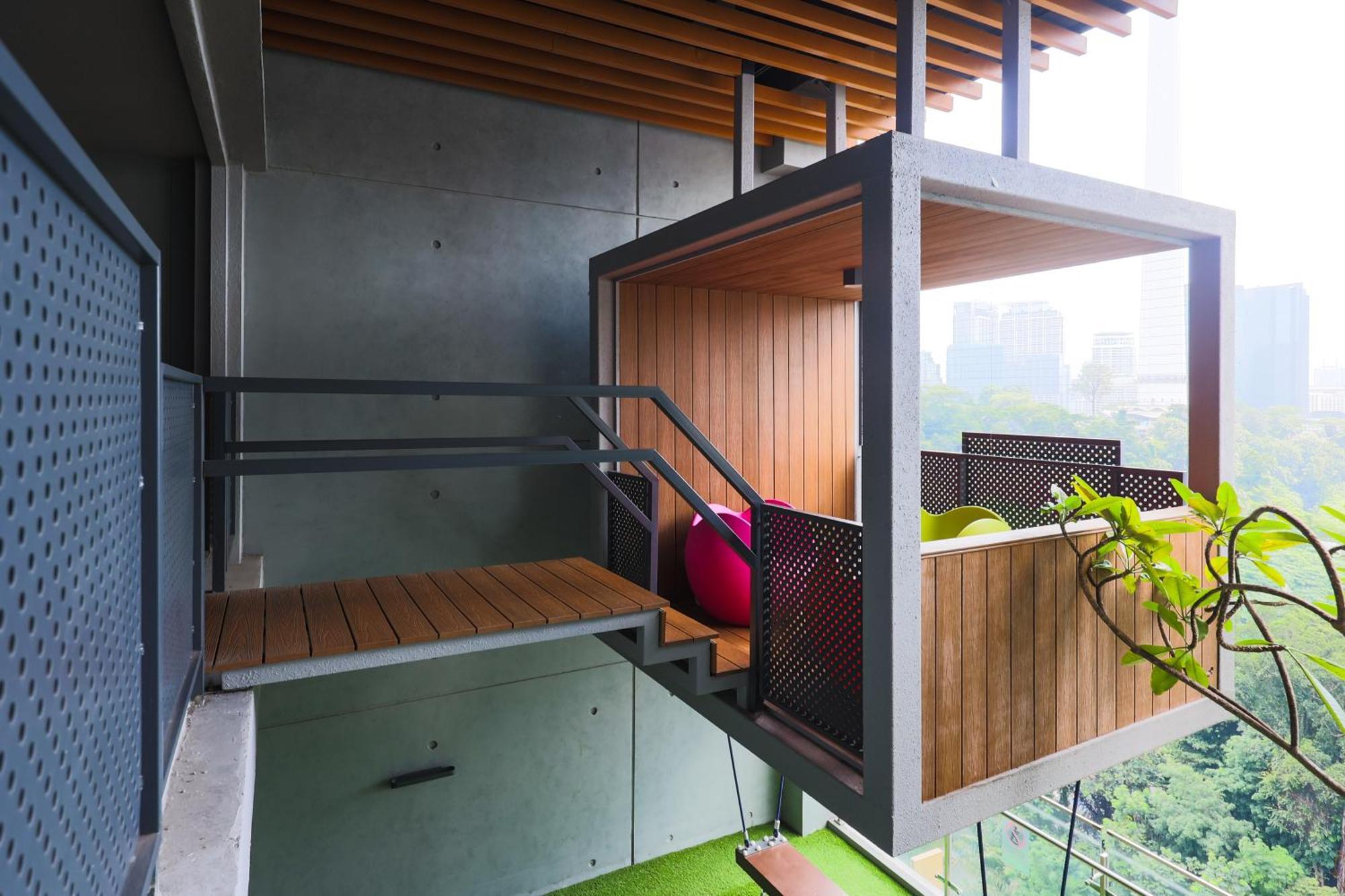 Ceylonz Suites By Mykey Kuala Lumpur Exterior foto The interior of a Sky Pod