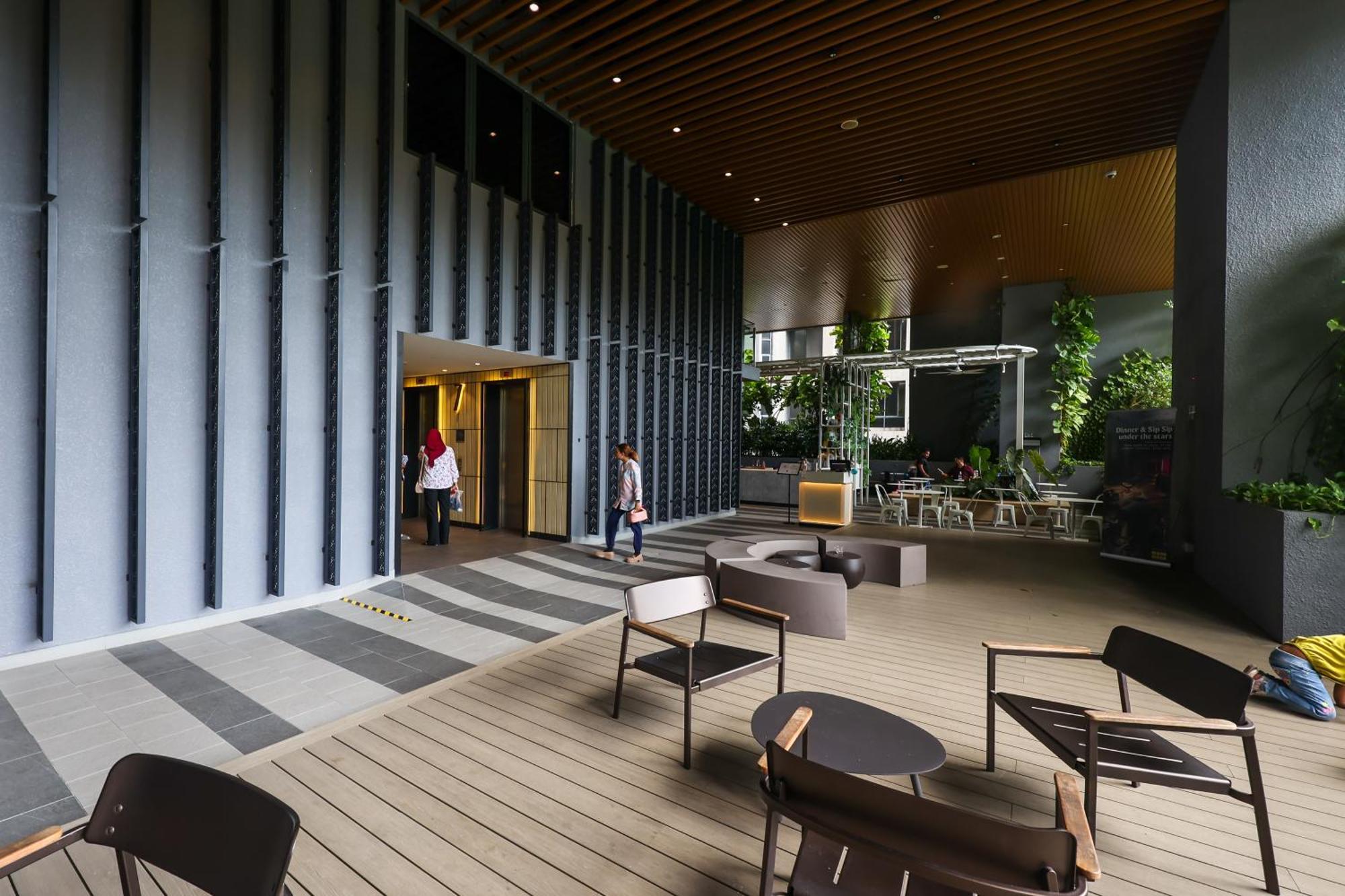 Ceylonz Suites By Mykey Kuala Lumpur Exterior foto The lobby of the hotel